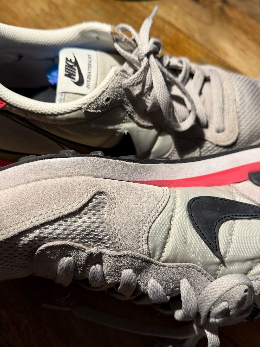 Nike Internationalist Men’s Casual Sneakers in Light Gray